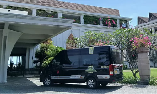 Thuê xe Limousine tour du lịch